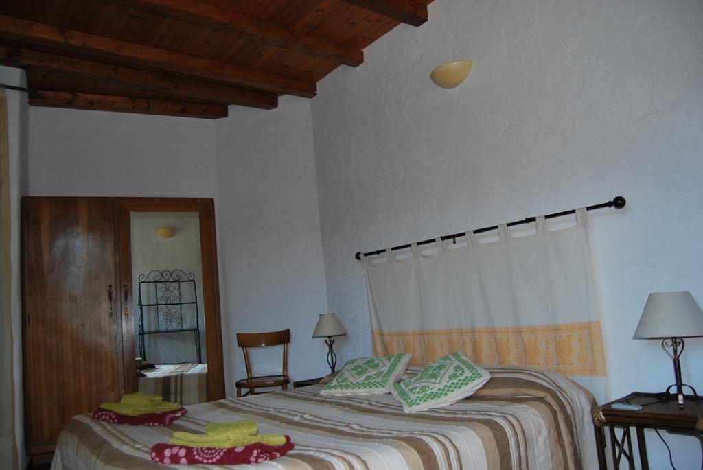 B&B Baddesalighes Bolotana Quarto foto